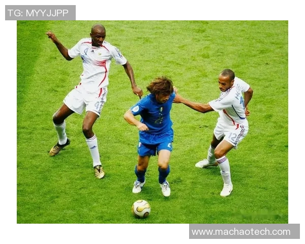 足球明星背后的故事与成长历程揭秘盘点他们的身世与成就